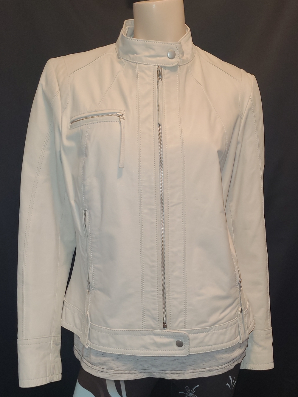 Danier Elegent White Genuine Leather Jacket Beautiful Lining